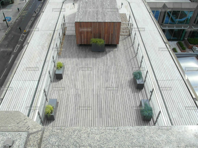 sw1-live-planting-on-london-terrace-decking